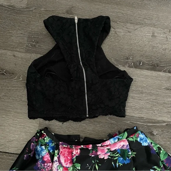 Size 1 Black Floral Two-Piece Prom Dress - Picture 7 of 9